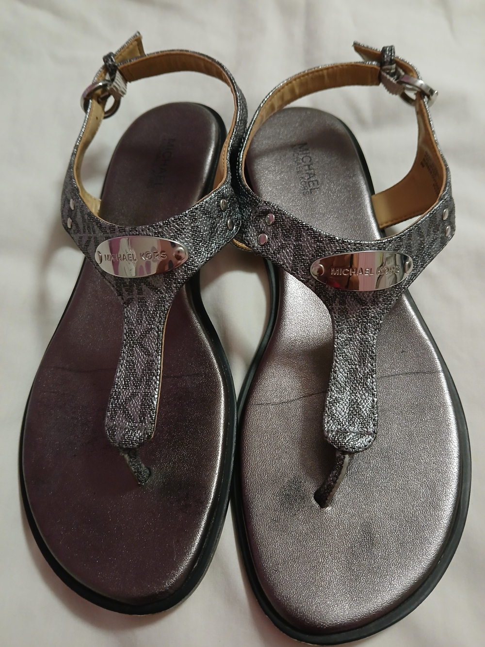 Michael Kors MK Logo Plate Thong Sandal Silver  Size 9 NICE